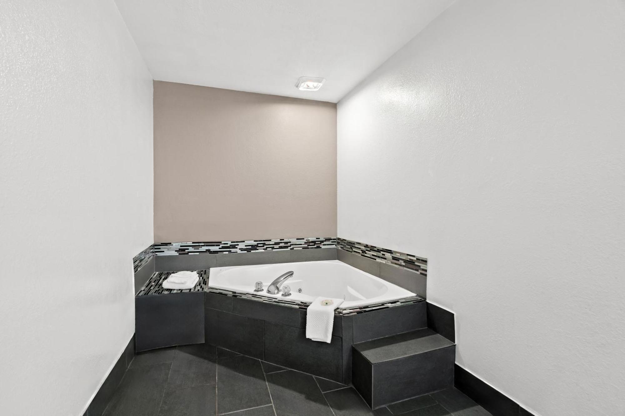 Quality Inn & Suites Biloxi Exteriör bild